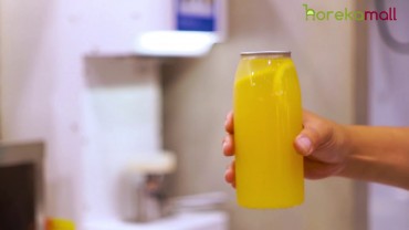 Membuat Minuman Dari Sirup Markisa Dan Menyegelnya Menggunakan Mesin Segel Tutup Kaleng